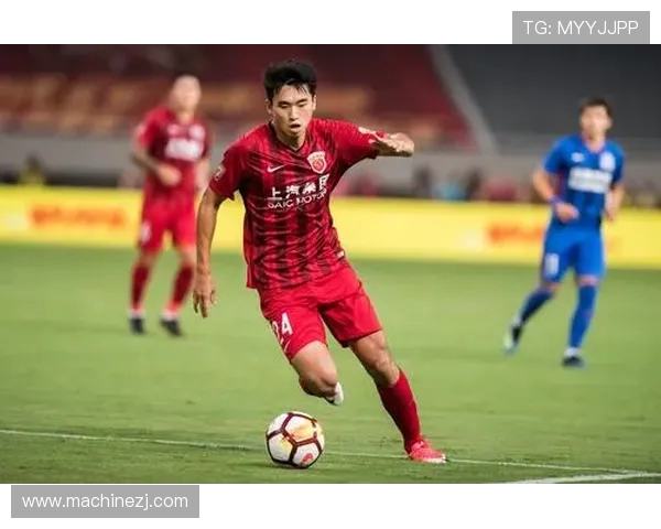 上海足球队以51分领跑冠军赛积分榜展现强劲实力