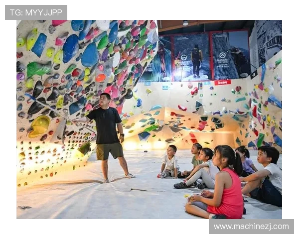 攀岩运动的灵活性探讨：成都攀岩队如何应对挑战与机遇