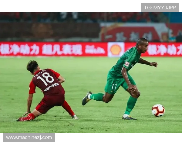 实拍国安与华夏精彩对决全景回顾球场热情瞬间尽在其中 实拍国安与华夏精彩对决全景回顾球场热情瞬间尽在其中